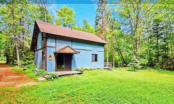 North Haverhill Cabin | 3-bedroom Cozy Cabin in Mountain Lakes near White Mountains