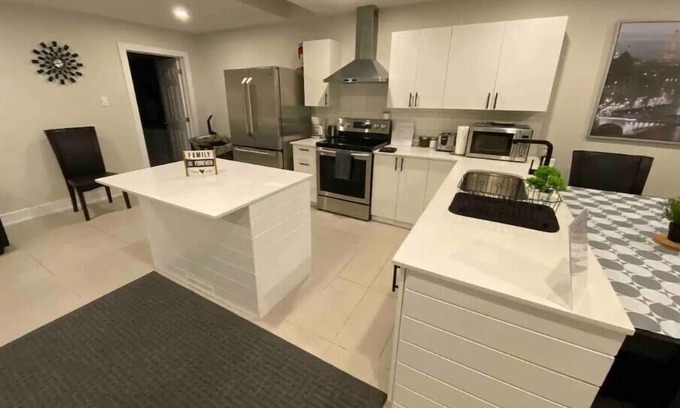 Chapel Hill South House | 3 Bedroom Cozy Family Home, Close to all amenities