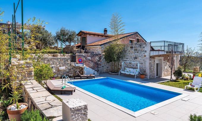 Razanac House | 3 bedroom cozy home in Razanac