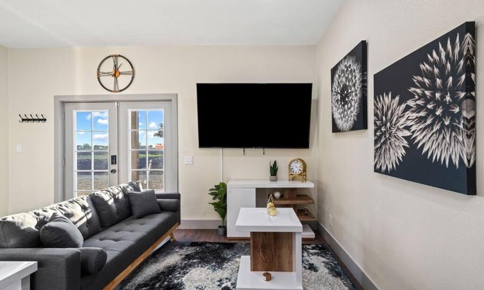 Clarksburg House | 3-Bedroom Farmhouse Villa Near The Old Sugar Mill