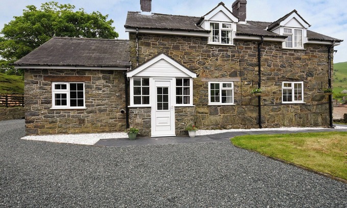 Llanfair Caereinion Cottage | 3 bedroom accommodation in Llanerfyl, near Welshpool