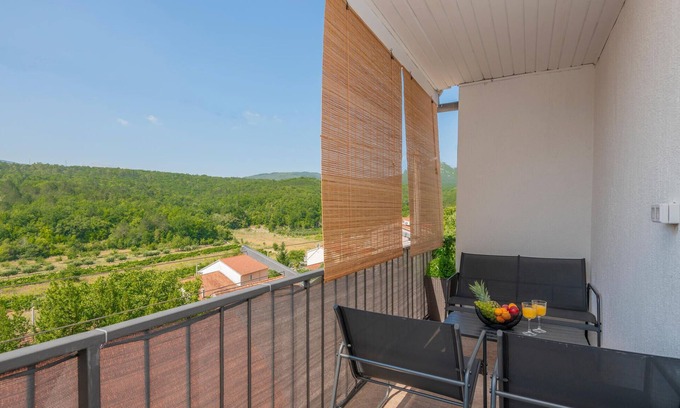 Prolozac House | 3 bedroom gorgeous home in Sumet