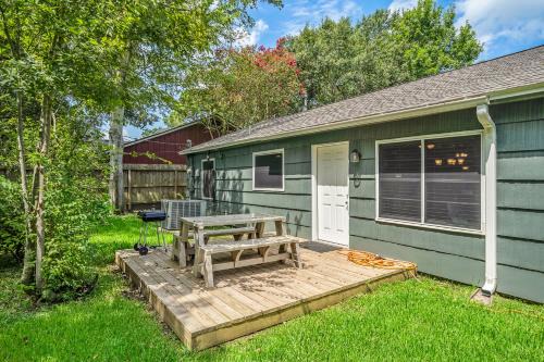 Pasadena House | 3 Bedroom Home The Neighborhood Spot desks in 2 rooms high speed Internet wifi Kick Back & Relax close to Houston Hobby Airport 5 star superhost