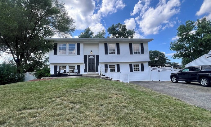 St. Charles House | 3-bedroom Home Upper Level in Waldorf - CLOSE TO DC