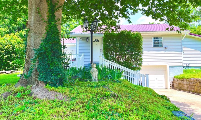 Noel House | 3 Bedroom Home walking distance from Main St.