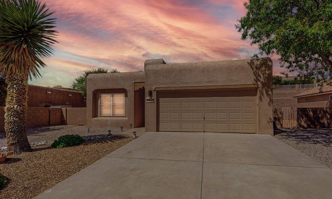 Corrales House | 3-bedroom home where Albuquerque, Corrales and Rio Rancho meet