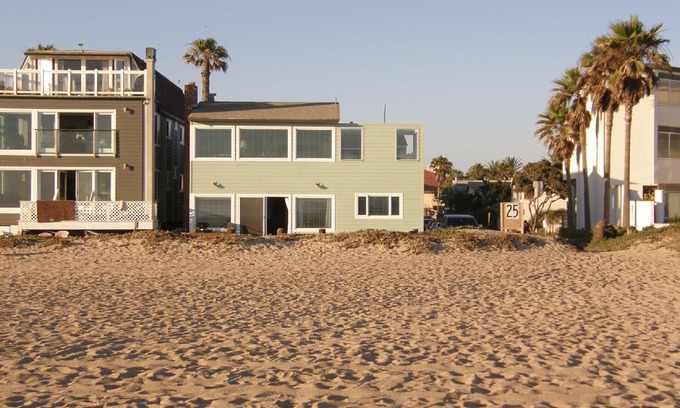 Sunset Beach House | 3 Bedroom House Sleeps 8