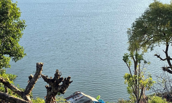 Isla Conchagaita House | 3-bedroom house in Olomega with WiFi, AC, Lake/Mountain views.