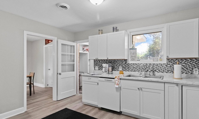 Cayce House | 3-bedroom house in The Avenues near Downtown Columbia within minutes of USC