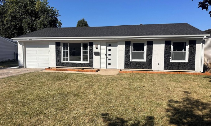 Wasco House | 3-bedroom house in fantastic Hanover Park with AC, WiFi. Enjoy your stay