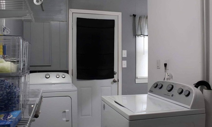 Springfield House | 3-bedroom house in enjoyable Springfield with AC, WiFi. Relax and unwind