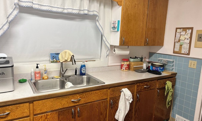 Vandalia House | 3-bedroom house in wonderful Glasgow with AC, WiFi two blocks from Event Center.