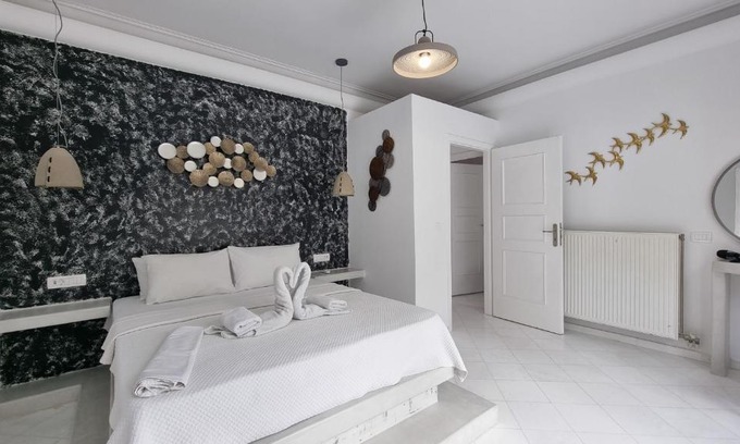 Perissa Apartment | 3 Bedroom House included free car rental