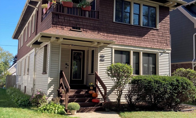 Shorewood House | 3-bedroom house near Lake Michigan in charming Shorewood. Family & Pet friendly