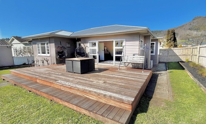 Nelson South House | 3-bedroom house with sunny deck & gardens close to beach, city centre & hospital