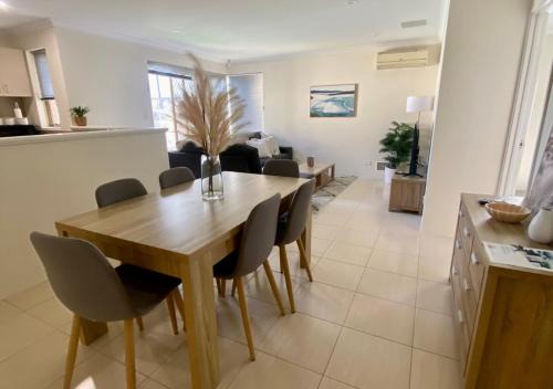 Kinross House | 3-Bedroom Kinross Beachside Abode