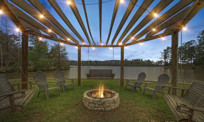 Andalusia Cabin | 3 bedroom lake front cabin, kayaks, fire pit and more!