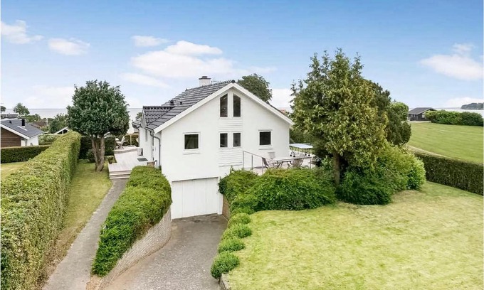 Hejlsminde Strand House | 3 Bedroom Lovely Home In Hejls