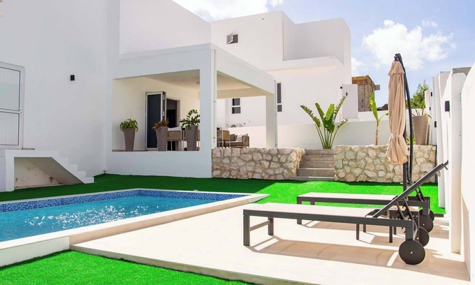 Willemstad Villa | 3 bedroom luxury vacation villa for a relaxed, intimate feeling