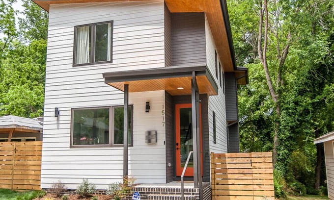 Downtown House | 3 Bedroom Modern Home Downtown