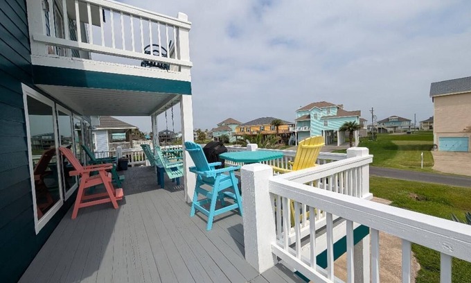 Port Bolivar House | 3-bedroom Ocean View Home. Sleeps 12. Pet Friendly. Pet Ramp. King Bed 75" TV