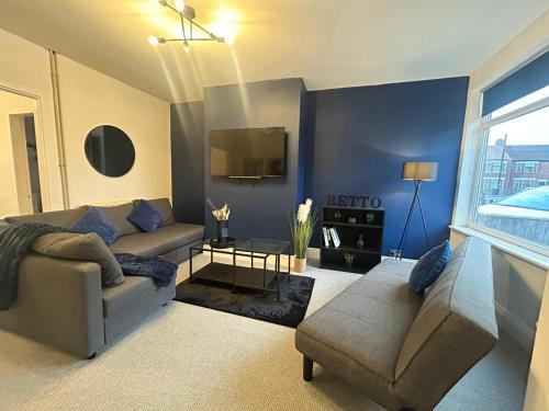 Hull House | 3 Bedroom Perfect Guest Home Sleeps 7 with parking, HU3