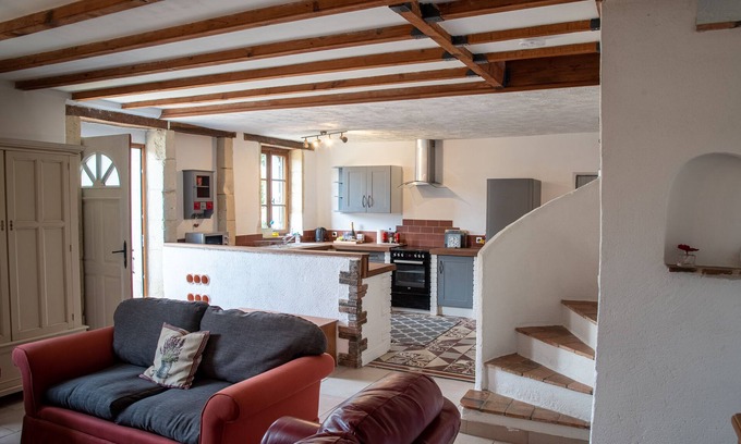Cersay House | 3 bedroom pet friendly traditional stone house