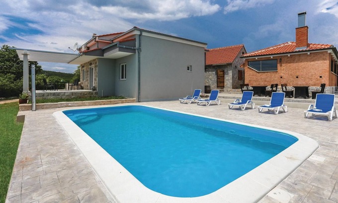 Municipality of Klis House | 3 bedroom pet friendly home in Dugogabe