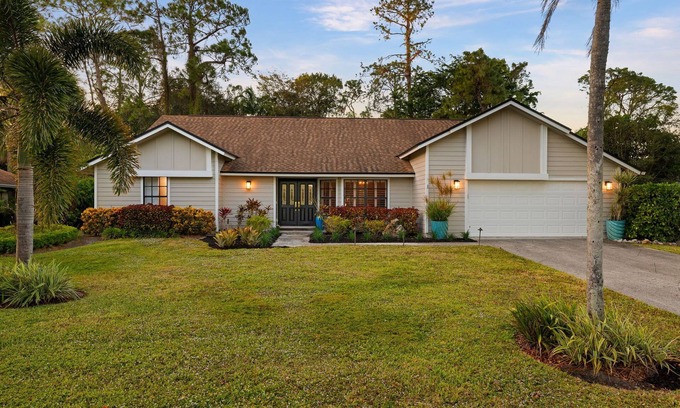 Kings Lake House | 3 bedroom pool homes less than 5 miles to downtown and beaches and pickleball