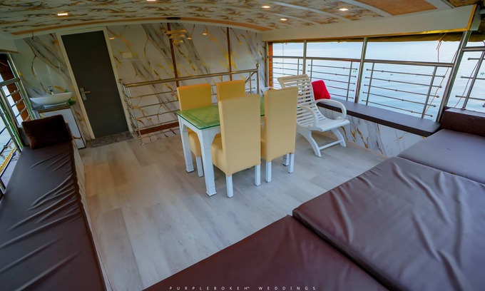 Alappuzha Boat Rental | 3 bedroom private semi luxury houseboat with all meals