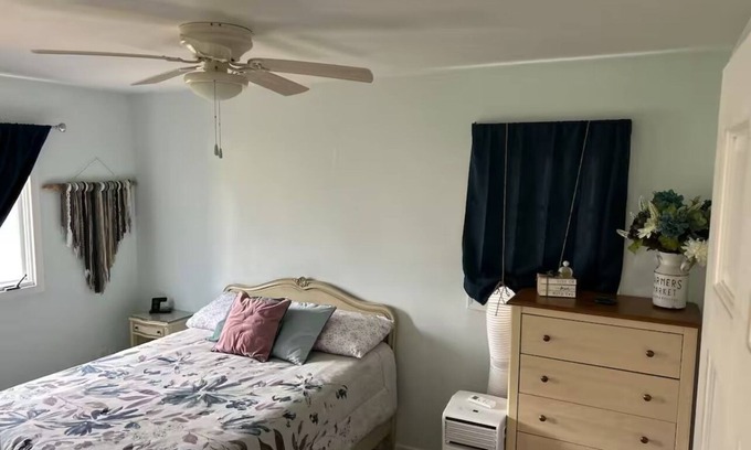 Rock Falls House | 3 bedroom ranch, sleeps 9, with AC,WiFi, and impeccable cleanliness.