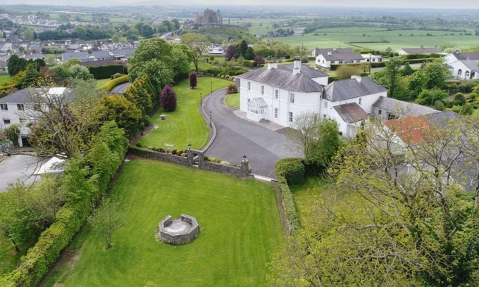 Cashel House | 3 Bedroom Retreat - Sleeps 6 - Pet Friendly