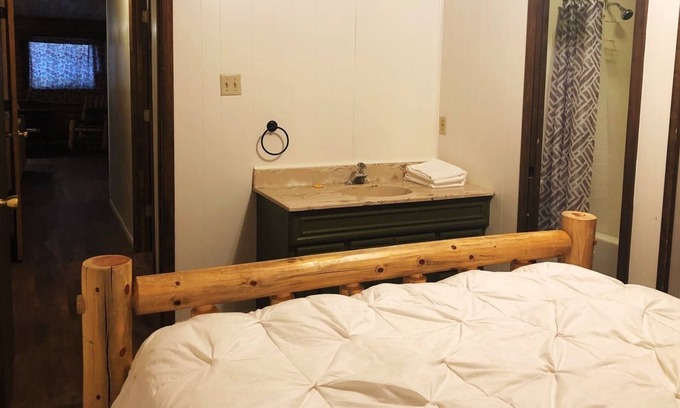 Weston Cabin | 3 Bedroom Snowshoe Log Cabin