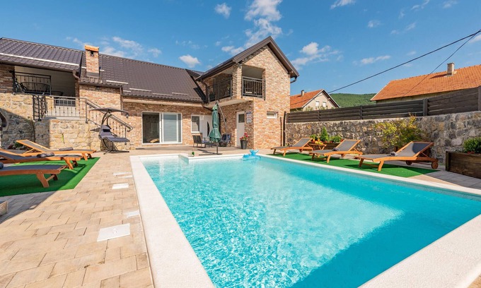 Municipality of Gracac Apartment | 3 bedroom stunning apartment in Gracac