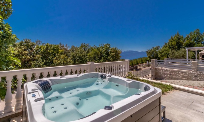 Smrika House | 3 bedroom stunning home in Smrika