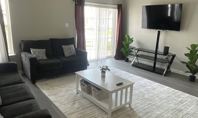 Delmar House | 3-bedroom townhome in tranquil Delmar with WiFi, AC. Relax and unwind