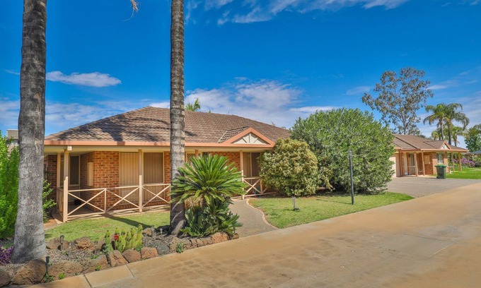 Mildura House | 3 Bedroom Townhouse with WIFI on 15th St