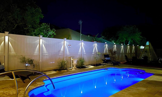 Aransas Pass House | 3-bedroom Tudor with Private in-ground Pool centrally located in Aransas Pass