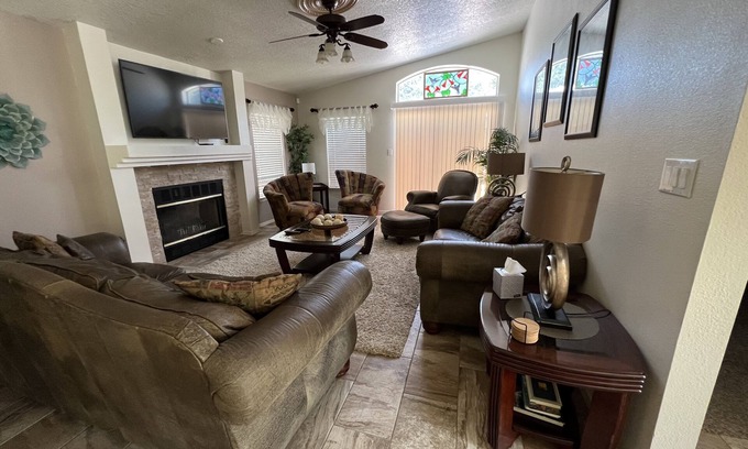 Nor Este House | 3-bedroom vacation home near Balloon Fiesta Park.