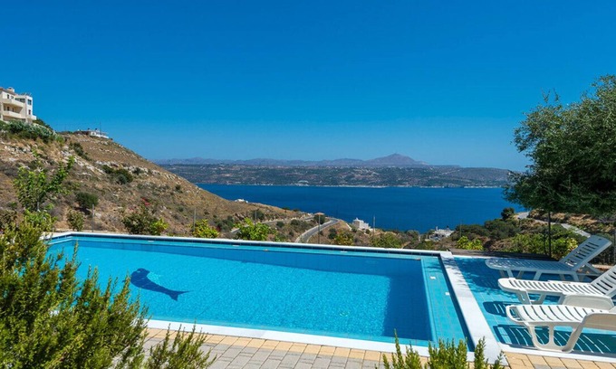 Megala Chorafia Villa | 3-bedroom Villa On Top