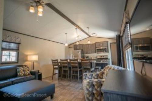 Roseneath House | 3 Bedroom Waterfront Cottage 11