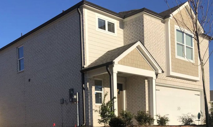 Fultondale House | 3 bedroom with large backyard