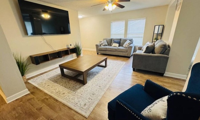 North San Antonio - SAT House | 3 Bedrooms 2 Bathrooms