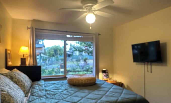 Des Moines House | 3-Bedrooms-5PAX-Helen’s Garden House🏡Minutes from airport@Des Moines~Seattle,WA.
