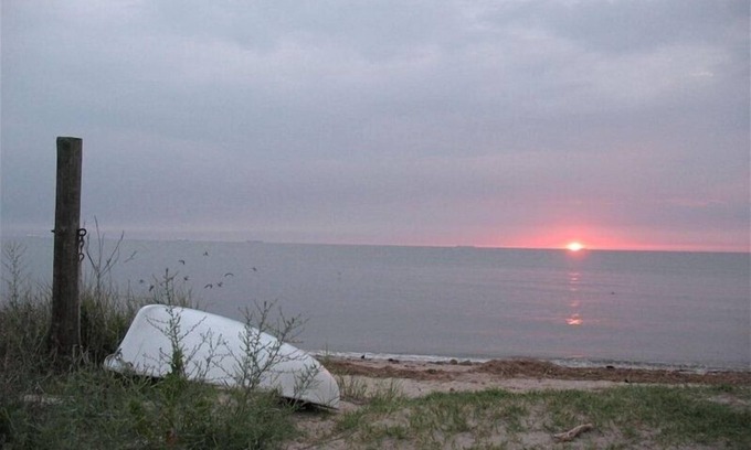 Prime Hook Beach Cottage | 3 Br Cottage right on beach - Beautiful view of beach/water - Pets welcome!