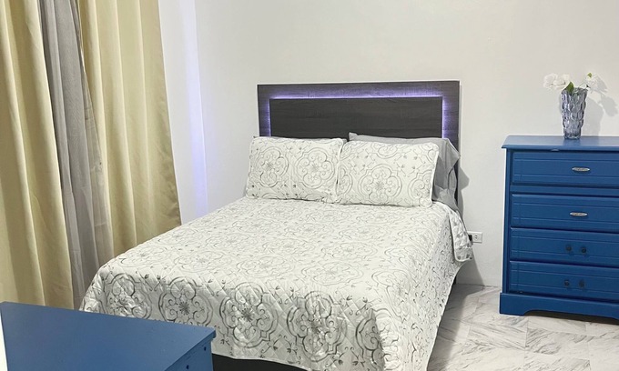 Flag Hill Apartment | 3-BR Cozy Tropical Gem- Walkable- Mins Away from Downtown St Thomas w. AC & WiFi