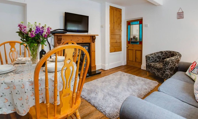 Nantgarw House | 3 Cardiff Road in the beautiful Cardiff
