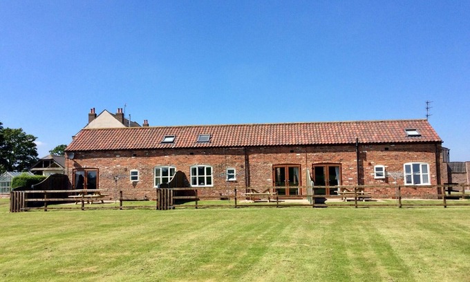 Wressle Cottage | 3 cottages on farm. Big garden with kids outdoor toys. Nr Howden/York 35 mins