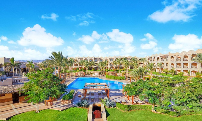 Makadi Bay Hotel | 3 Family-Friendly Rooms: Convenient Access to Makadi Water World Aqua Park