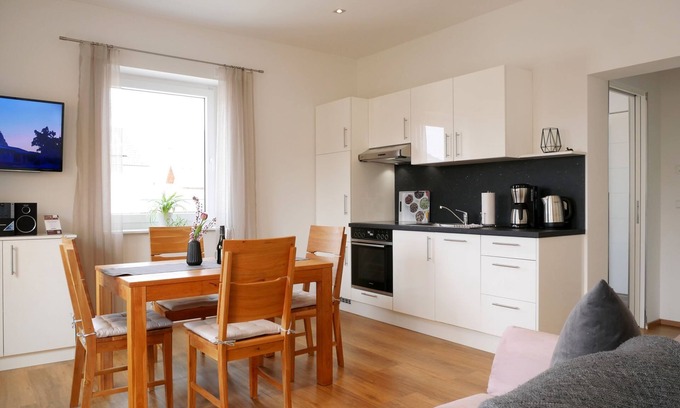 Achkarren Apartment | 3. Ferienwohnung im OG mit 50 qm, 1 Wohn-/Schlafraum für max. 3 Personen